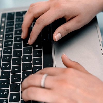 Aprende a diseñar espacios para personas con discapacidades sensoriales con nuestros cursos especializados