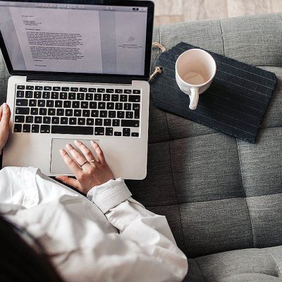 Cómo diseñar un espacio de trabajo en casa que te ayude a mantenerte organizado