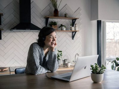 Cómo utilizar el diseño de interiores para mejorar la concentración en el trabajo en equipo